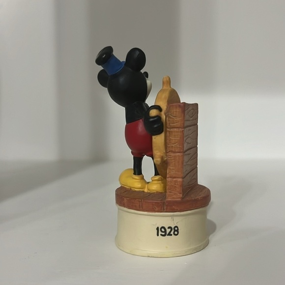 Disney Lenox Steamboat Willie Movie Star Mickey Mouse Thimble Figurine - Picture 5 of 6